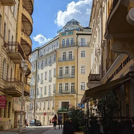 Hotel Flora