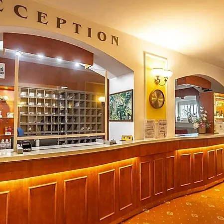 Hotel Flora 3*