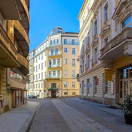 Hotel Flora