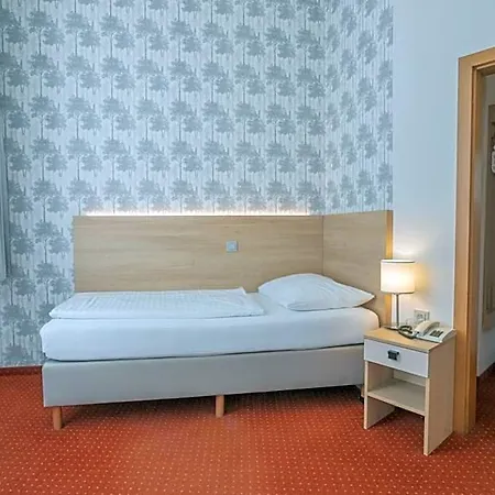 Flora Hotel 3*